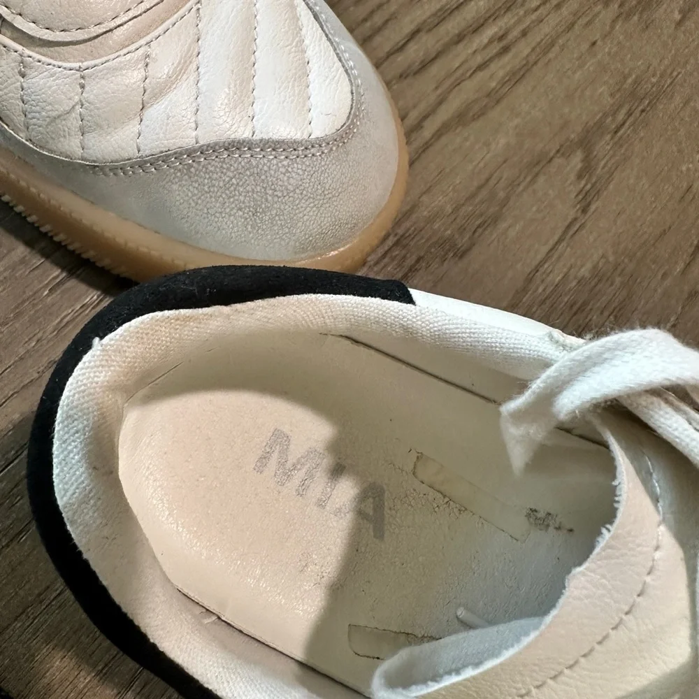 MIA Leather Retro Sneakers Size 6.5 White/Black Gum Sole - Picture 8 of 10